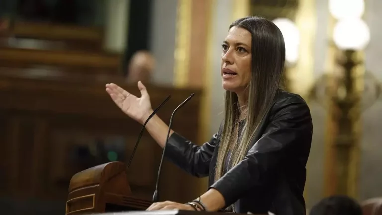 Junts se mantiene firme ante la reducción de la jornada laboral y el Gobierno dilatará la negociación