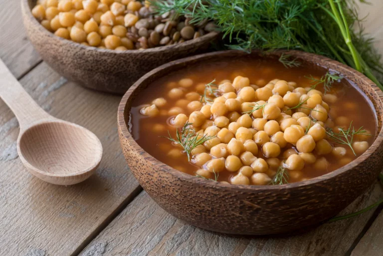 La ciencia detrás de ‘asustar’ las legumbres: no es un mito, tiene una explicación física para un plato perfecto