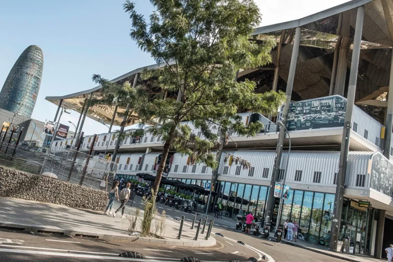 Este mercado de Barcelona es un paraíso de productos locales a precios que ni te imaginas