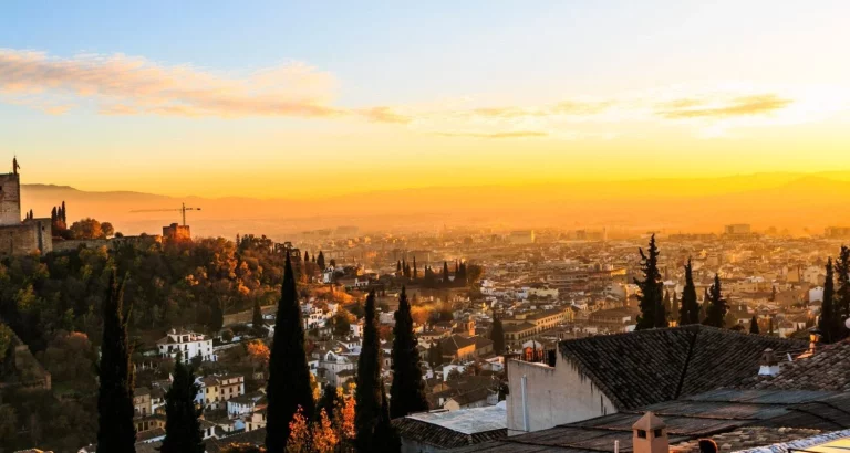 Este es el mirador de Granada que ofrece las mejores vistas de la ciudad y tiene un secreto bien guardado, especial para este verano