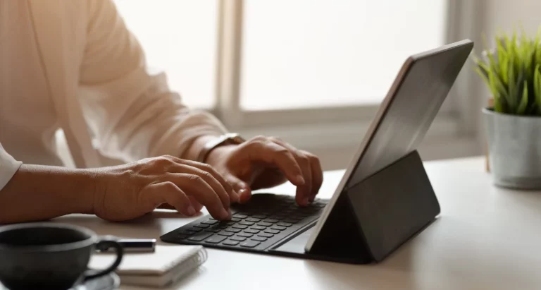 El ‘modo lectura’ oculto en tu navegador: cómo activarlo para leer artículos sin anuncios ni distracciones.