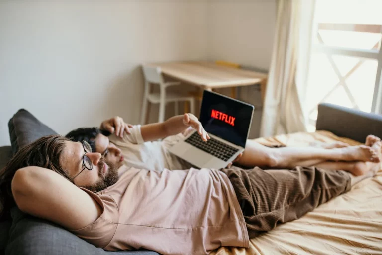 El truco de Netflix para encontrar cientos de películas y series ocultas con códigos secretos