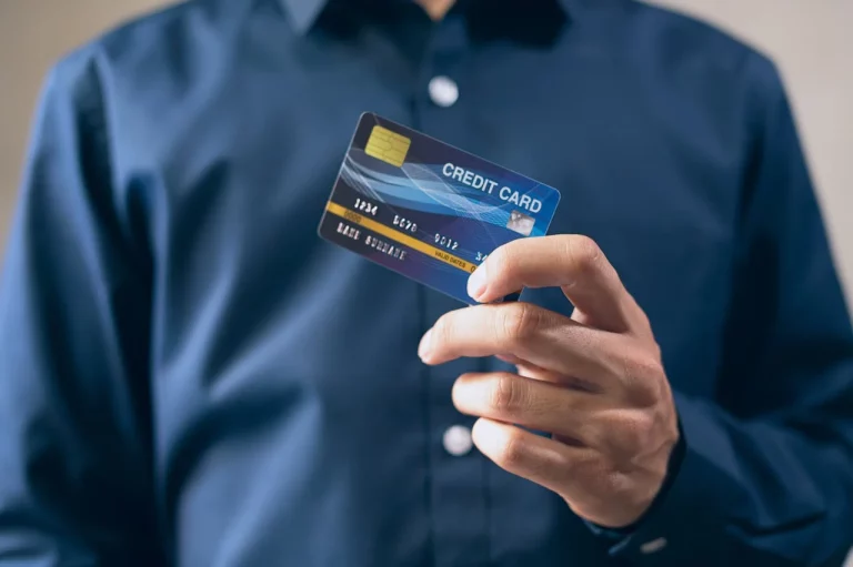 Cuidado con tu tarjeta contactless: este es el dispositivo que usan los ladrones para robarte en el metro sin que te enteres