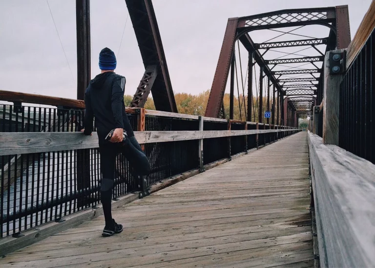 Llegó a España el auge del ‘plogging’, la moda ecológica que combina salir a correr con recoger basura
