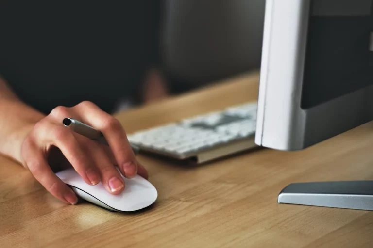 Si te preocupa el espionaje digital este truco te hará invisible
