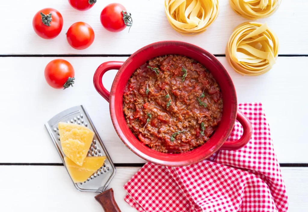 Así se prepara la salsa de tomate casera que sabe como la de la 'nonna' italiana y se conserva meses 7 Moncloa salsa bolonesa freepik 777 Moncloa
