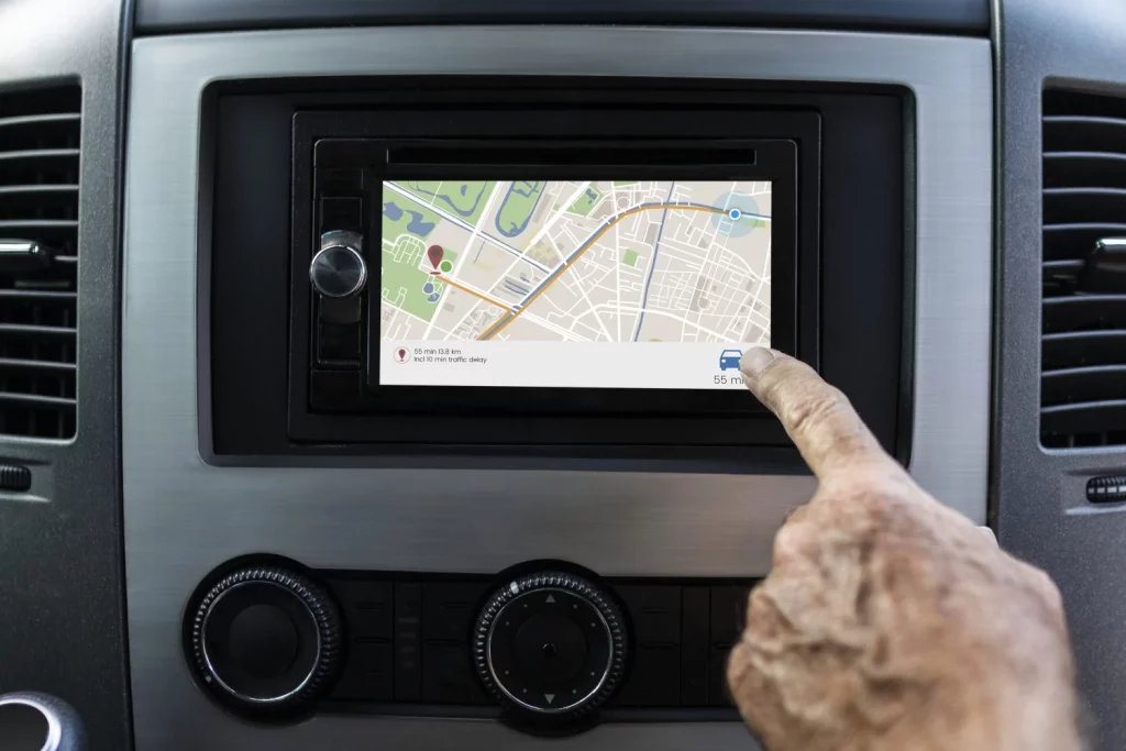 MÁS ALLÁ DEL GPS: LA DISTRACCIÓN COMO LA NUEVA PANDEMIA VIAL