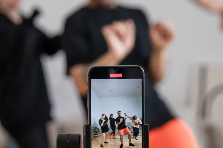 TikTok arde tras este consejo de belleza que recibió un influencer español que lleva media vida maquillándose