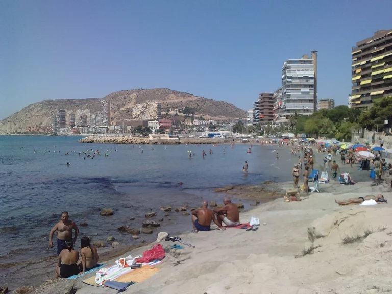 Llega septiembre y este pueblo de Alicante baja los precios un 60%: «Ahora es el momento de reservar»
