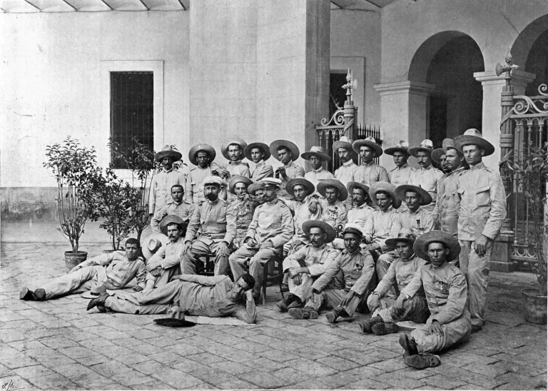 Sitiados durante 337 días sin saber que la guerra había terminado: la gesta olvidada de los ‘Últimos de Filipinas’