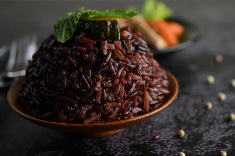 “Es un plato Michelin en tu mesa”: el chef de Alicante comparte su fórmula para un arroz negro único y perfecto