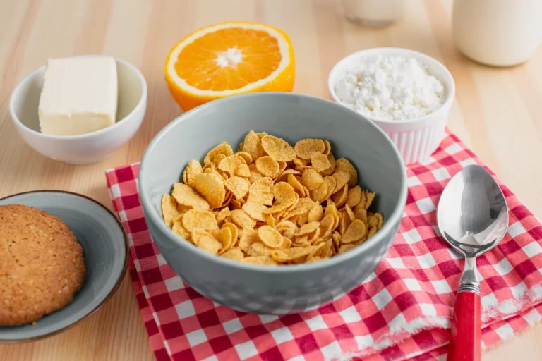 Endocrino lo tiene claro: «Si te levantas siempre cansado, vigila este alimento que tomas en el desayuno»