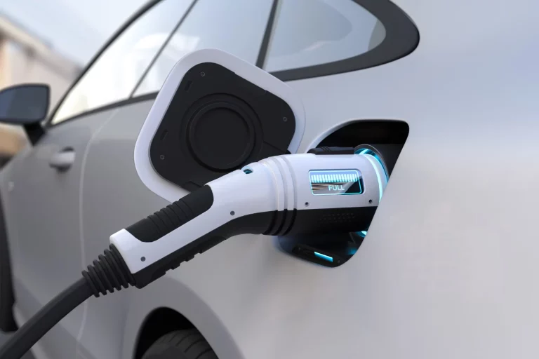 ITV confirma el motivo real por el que las baterías de los coches eléctricos se rompen en otoño (y cómo evitarlo gratis)