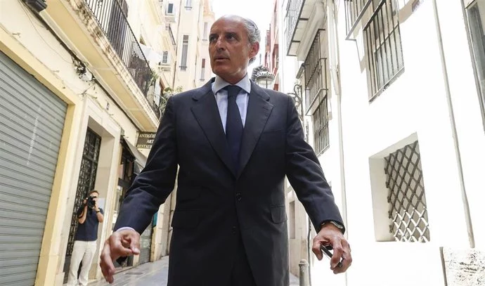 El PP Nacional comienza a tomarse en serio el órdago de Camps: «Hay que darle algo» 13 Moncloa Camps Moncloa