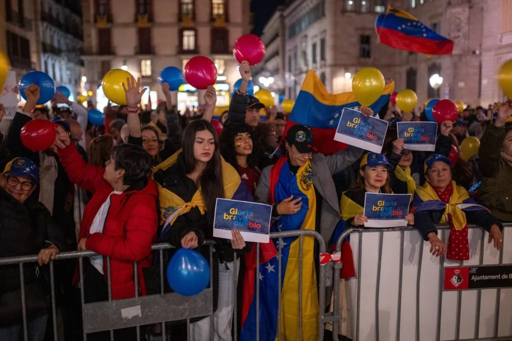 EuropaPress 6444560 decenas personas concentracion contra regimen nicolas maduro toma posesion Moncloa