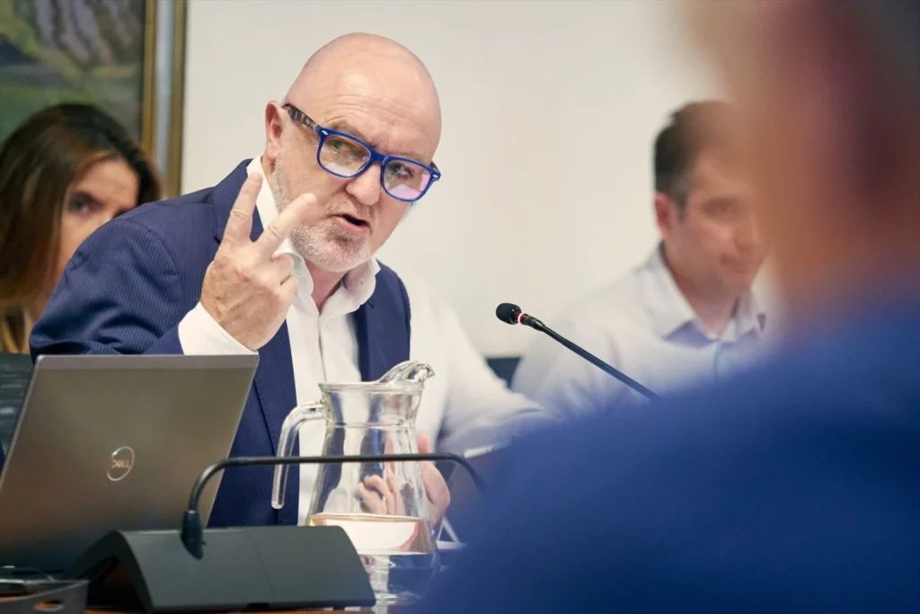 EuropaPress 6832259 portavoz upn javier esparza comparecencia chivite comision regimen foral Moncloa