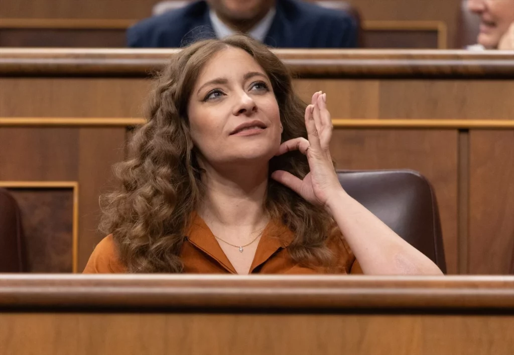 El PP exige la salida de Conde-Pumpido para negociar la composición del Tribunal Constitucional 1 Moncloa EuropaPress 6867991 portavoz pp congreso ester munoz sesion plenaria extraordinaria congreso Moncloa