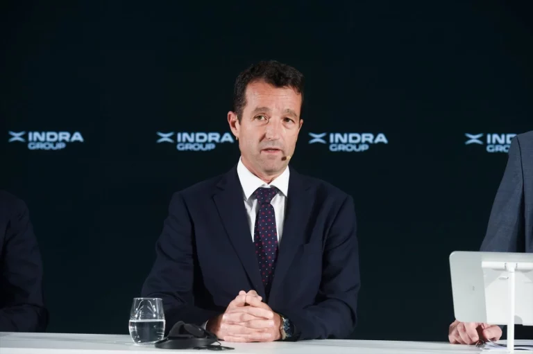 La compra de Escribano por Indra desata una guerra en el sector de la Defensa