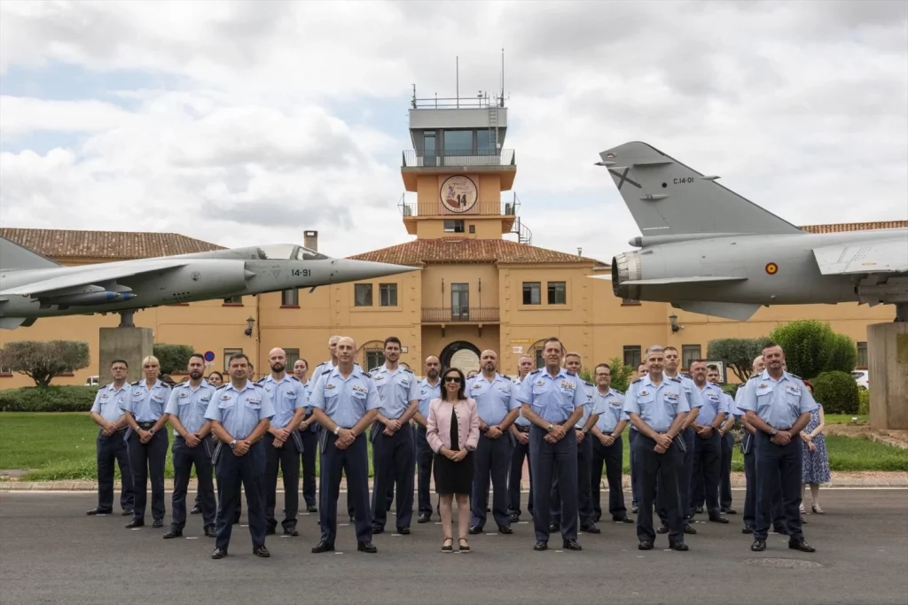 Europa admite que no será autónoma en Defensa antes de 2035 2 Moncloa La ministra de Defensa, Margarita Robles (c), durante su visita al Ala 14 del Ejército del Aire y del Espacio, en la Base Aérea de Los Llanos (Fuente: Agencias)