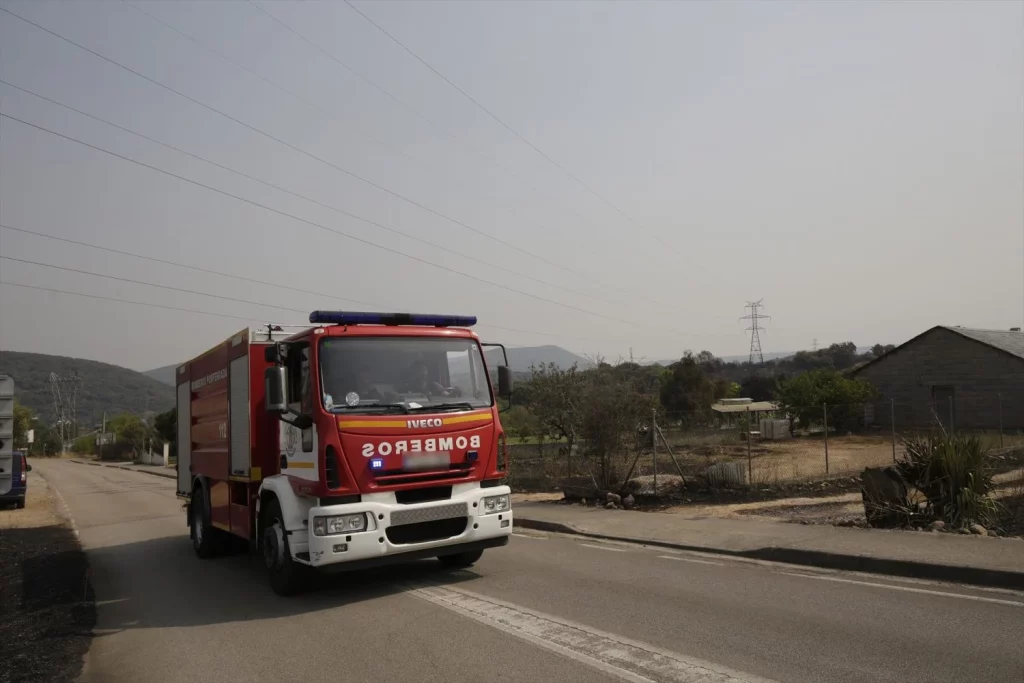EuropaPress 6898631 camion bomberos dirige zona afectada 11 agosto 2025 bierzo leon castilla Moncloa