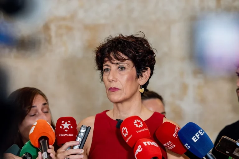 Elma Saiz deja olvidada la prestación CUME bajo el yugo de la mutuas