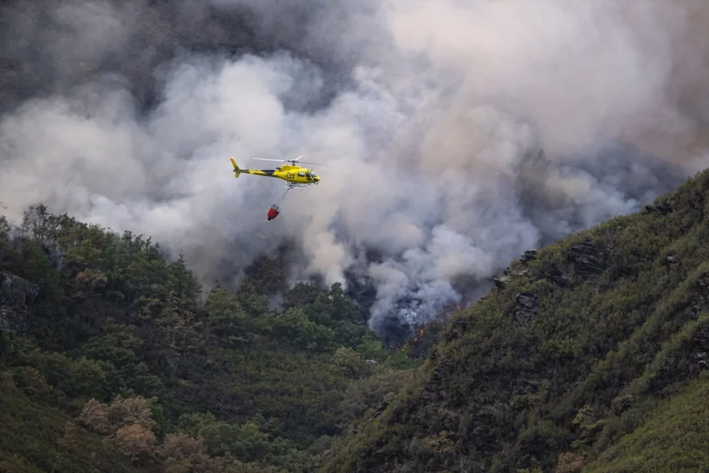 EuropaPress 6907316 efectivos unidad militar emergencias labores extincion incendio villarubin Moncloa