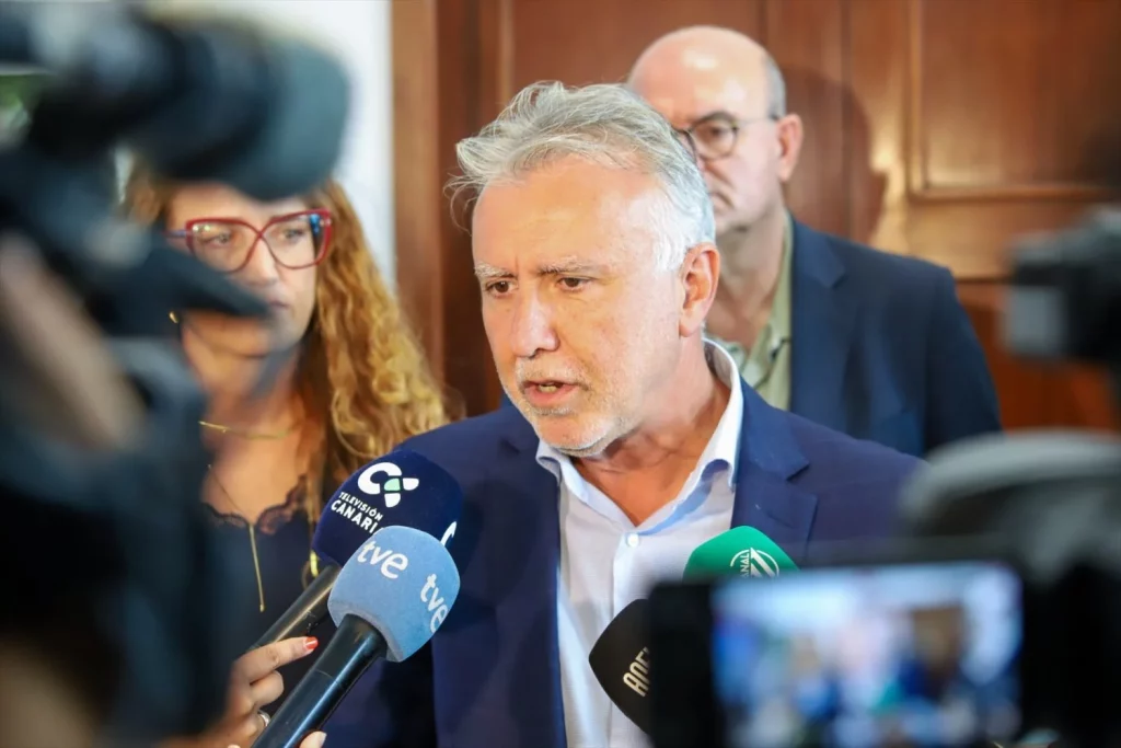 El PP piensa que «esta legislatura ya es inútil para los españoles» 1 Moncloa EuropaPress 6918013 ministro politica territorial memoria democratica angel victor torres 2i Moncloa