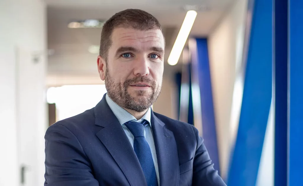 Ferox 6x6: la tecnología de Escribano para apoyar a los blindados 8x8 de Indra 3 Moncloa Javier Escribano, Ceo de EM&E (Fuente: EM&E)