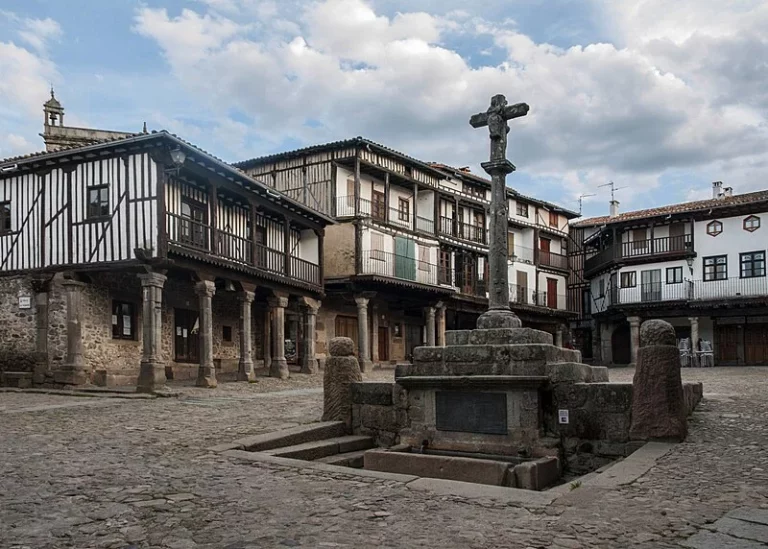 Se buscan vecinos en este pueblo de Salamanca que parece un museo al aire libre: ideal para una jubilación tranquila