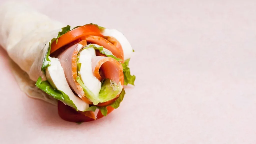 Aprende a hacer wraps de pollo y vegetales, una cena fácil, nutritiva y llena de sabor 22 Moncloa Una cena para repetir sin cansarse