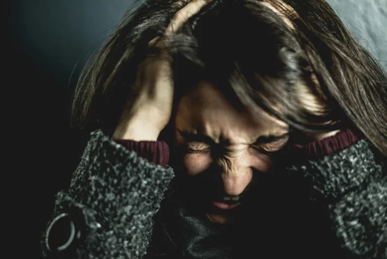 ¿Despiertas con angustia? Este ritual matutino puede ayudarte a empezar el día con calma