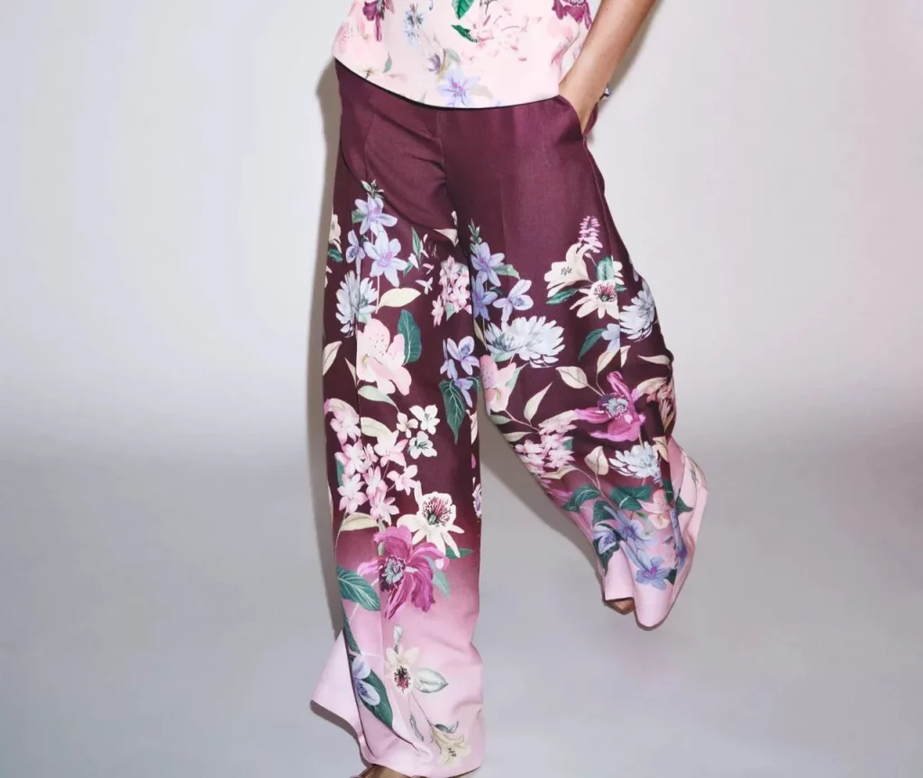 Pantalón satinado de Zara