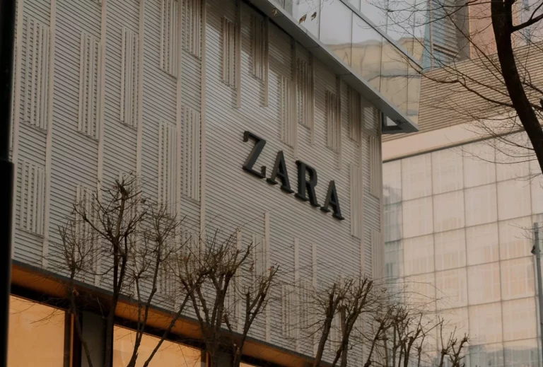 Con Zara viste cómoda y viste bien gracias a esta colección de pantalones holgados ideales para cualquier look veraniego