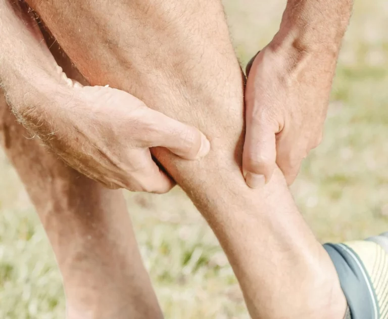Ola de calor y piernas hinchadas: trucos efectivos para reducir la hinchazón y el cansancio