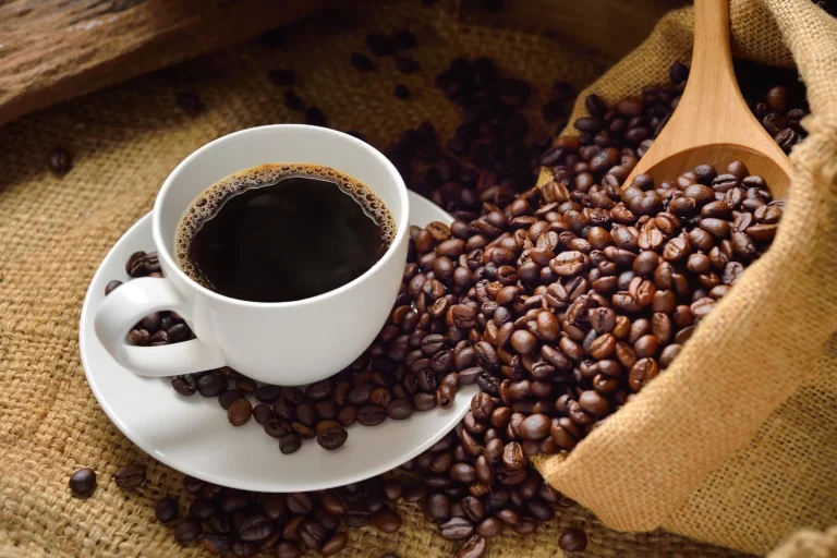 Hemos estado tomando mal el café todo este tiempo: 6 errores comunes lo confirman y arruinan tu salud