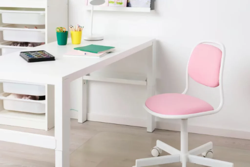 Esta nueva colección Ikea es lo que necesitas para sobrevivir a la vuelta al cole 2 Moncloa La silla de escritorio infantil que vuela de Ikea