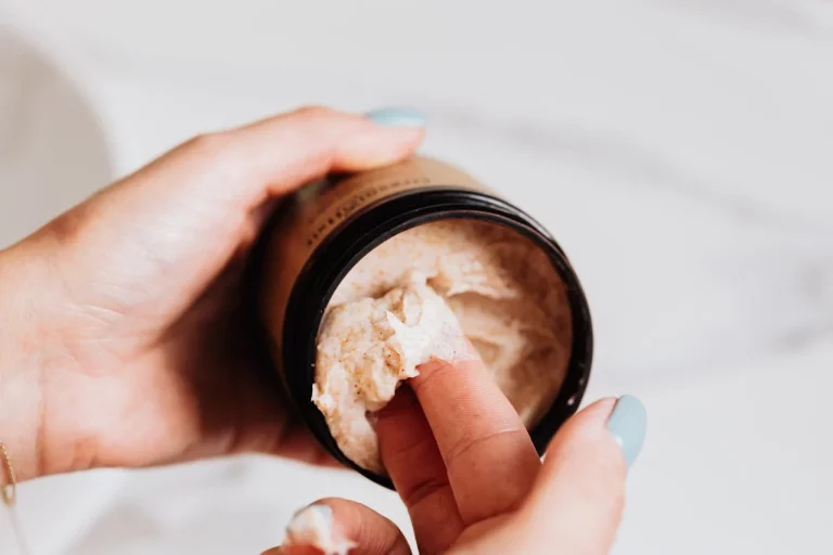 Fran Isidropo (34), dermatólogo: «Mejor evita usar tu crema hidratante si tiene este ingrediente» (y más después de estar expuesta al sol)