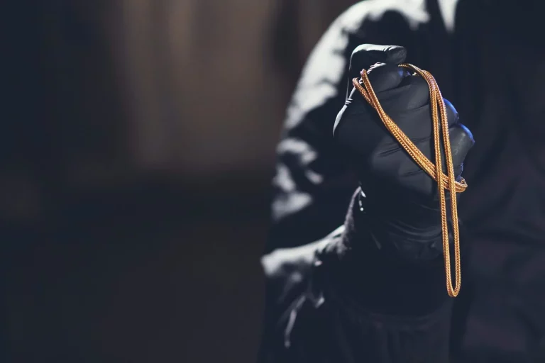 Cuidado por Barcelona: se graba para presumir en TikTok y casi pierde el cuello