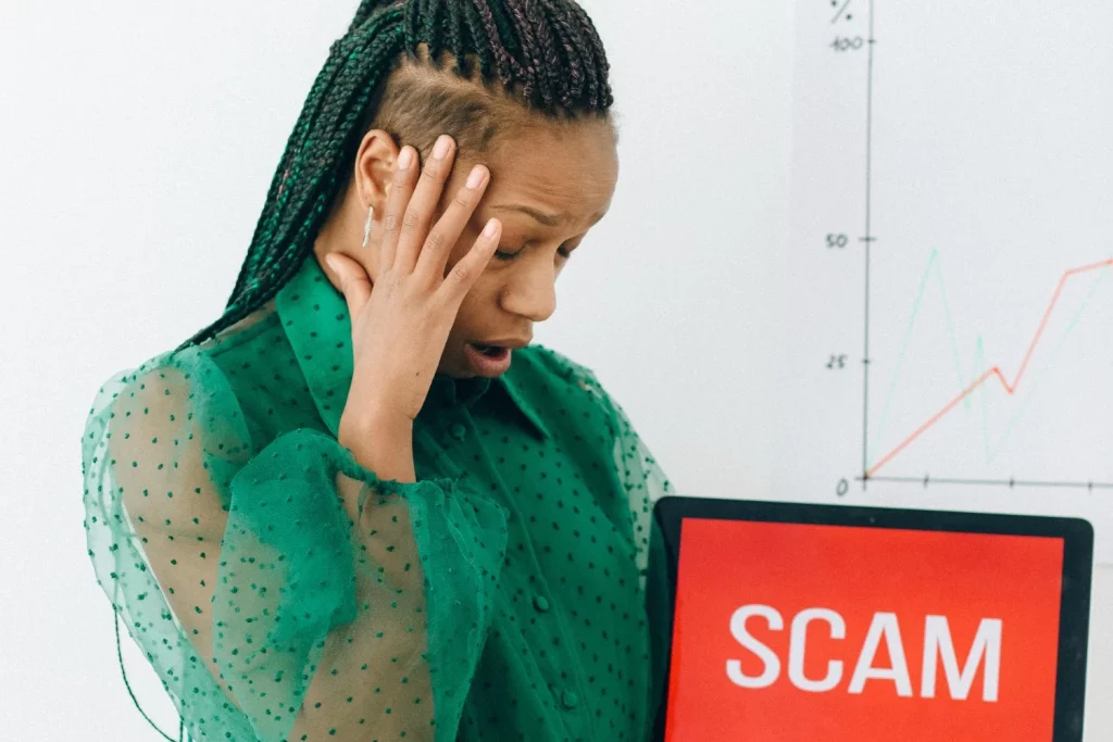 Cuidado con la estafa del gato: así engañan a las personas que actúan de buena fe 4 Moncloa Cuidado con chateas en lína