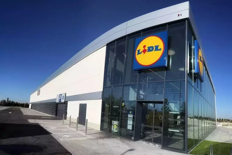 Lidl rebaja al 50% la Vileda viral que limpia sola