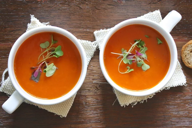 La sorprendente combinación de Mercadona y freidora de aire que una chef Michelin recomienda para la sopa de tomate