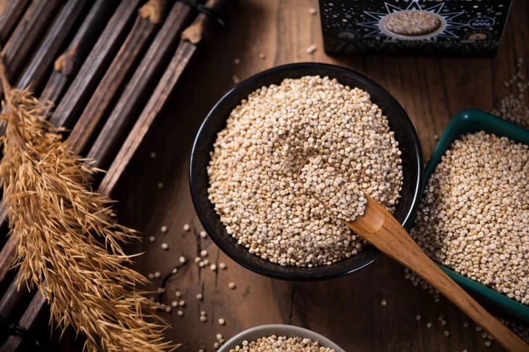 Hay cinco errores muy extendidos al cocinar quinoa que hacen que nunca salga bien esponjosa