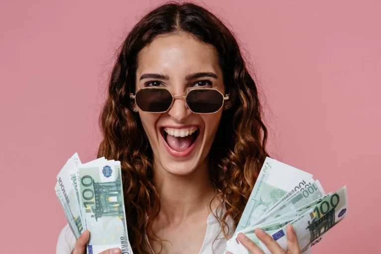De herramienta a negocio: el método con ChatGPT que españoles usan para ingresar hasta 6.000 € mensuales