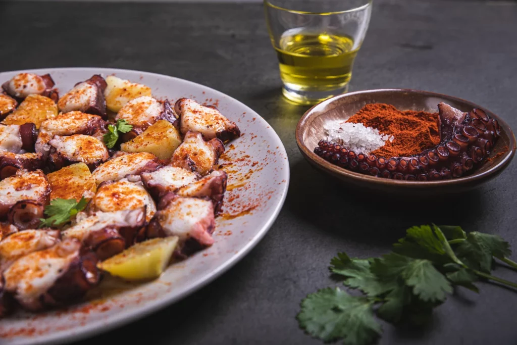 Según maestro Michelin, este es el paso que todos saltan al hacer pulpo a feira 1 Moncloa EL ARTE DE "ASUSTAR" AL PULPO A FEIRA: TÉCNICA ANCESTRAL PARA UNA TEXTURA PERFECTA