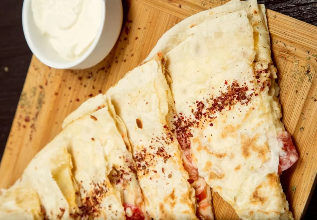 Ingredientes de unas quesadillas de jamón y queso perfectas