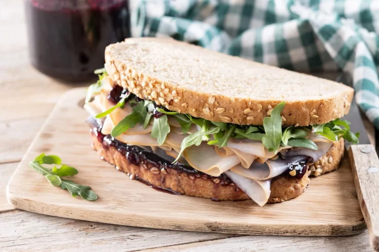 Receta para vagos con este clásico sándwich de pavo con un toque de mostaza casera que nunca falla