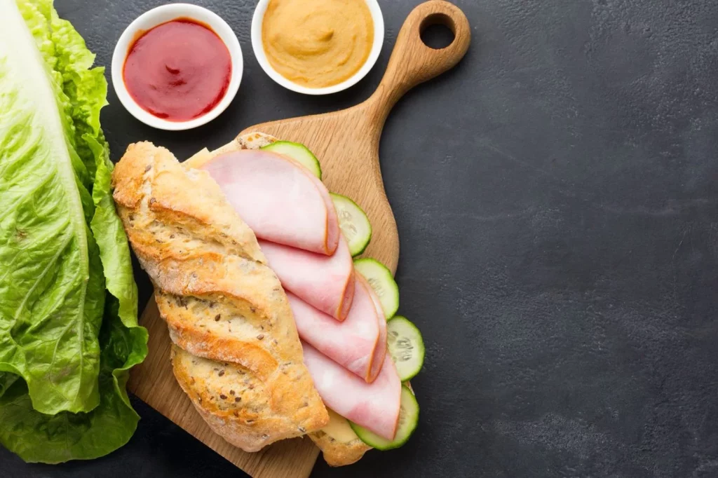 Receta para vagos con este clásico sándwich de pavo con un toque de mostaza casera que nunca falla 21 Moncloa Ingredientes prácticos para un clásico sándwich de pavo