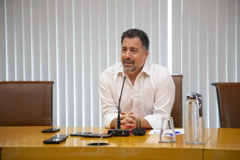 Crisis en Rivas: El exalcalde acusado de una presunta coacción a una directora escolar