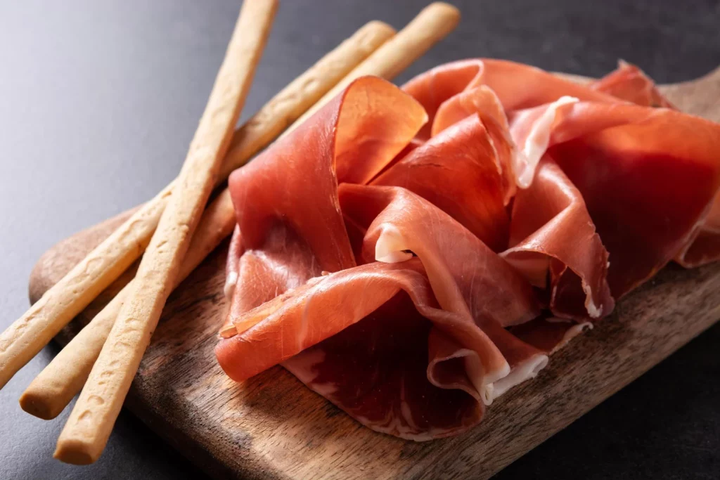 Ni el precio ni la etiqueta: la prueba definitiva para saber si un jamón ibérico es bueno está en la grasa 2 Moncloa No todo lo que reluce es bellota: diferencias clave entre una grasa saludable y un brillo engañoso.