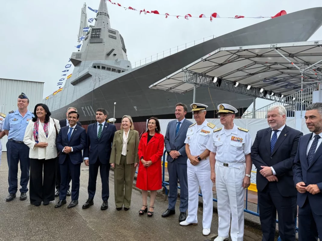 Firma del hito de aceptación de la Fragata F-111 'Bonifaz', en el Astillero de Navantia en Ferrol (Fuente: Ministerio de Defensa) Firma del hito de aceptación de la Fragata F-111 'Bonifaz', en el Astillero de Navantia en Ferrol (Fuente: Ministerio de Defensa)